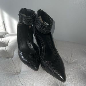 Pour La Victoire Black Crocodile Leather Womens Wedges with Ankle Strap Size 9